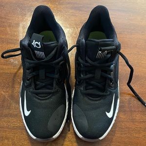 Boys Nike KD shoes size 5